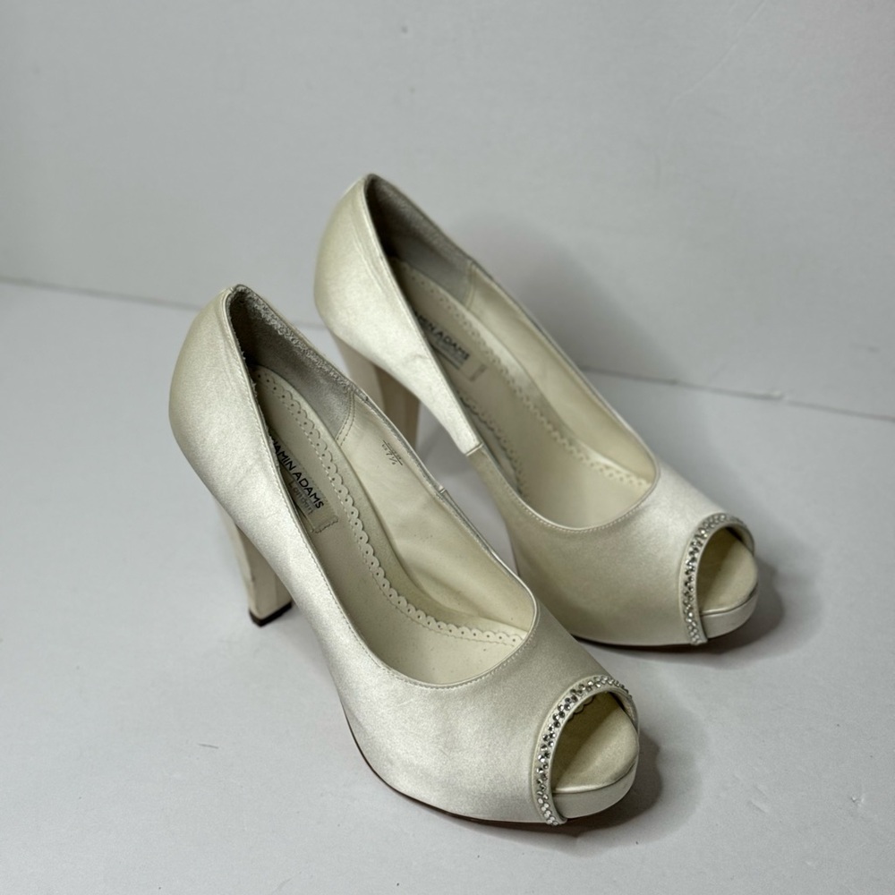 Benjamin Adams White Satin w/ Crystals Platform Heels Size 7.5